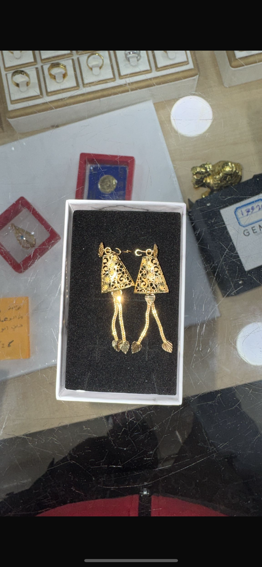 Triangular golden earrings